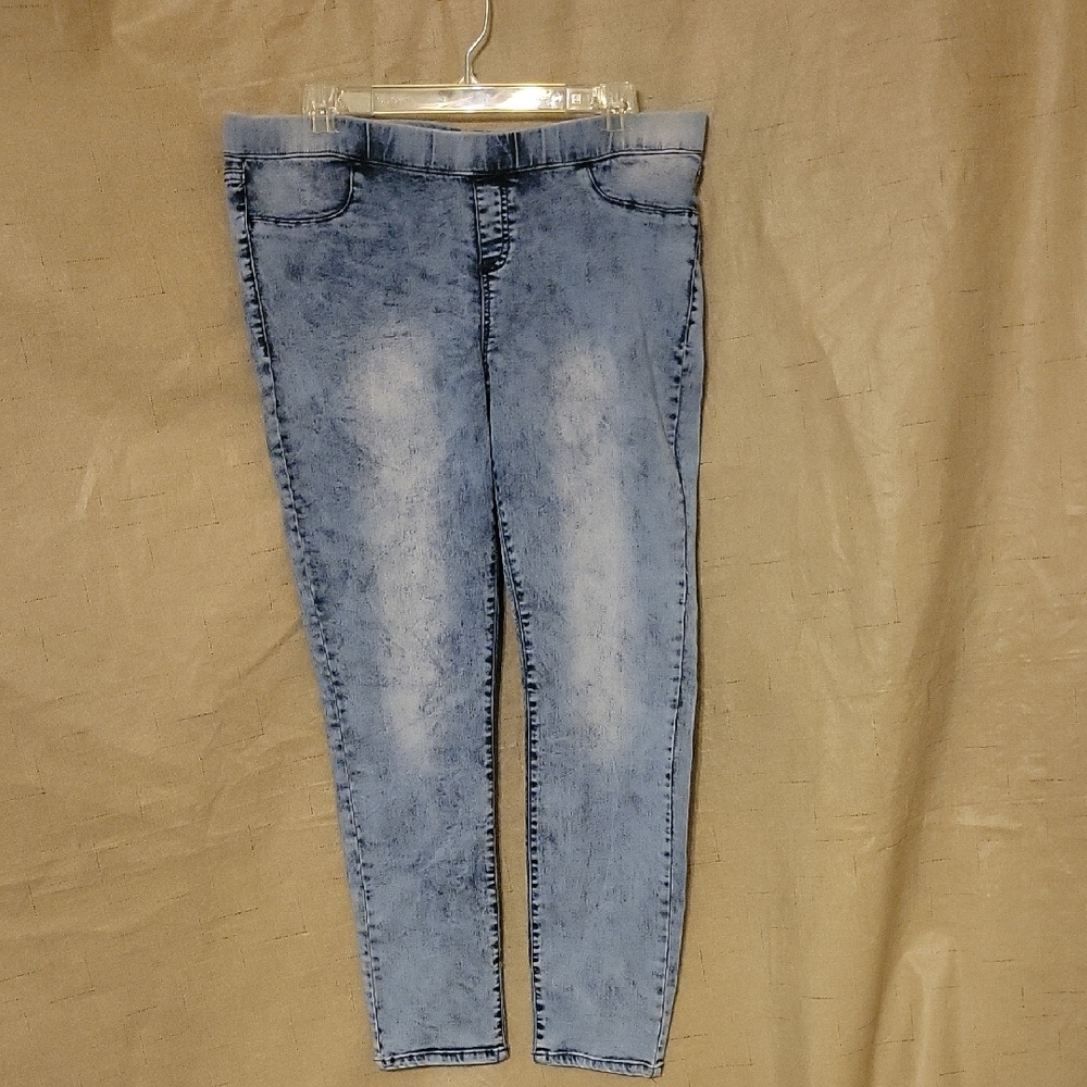 No Boundaries Blue Jeggings with Distressed Vintage Look